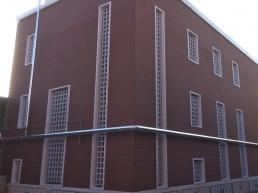 Recercado de Ventana con Celosias en Fachada SATE